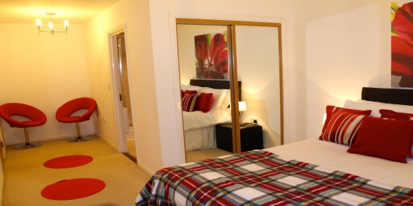 Master Bedroom with En-Suite Master Bedroom with En-Suite